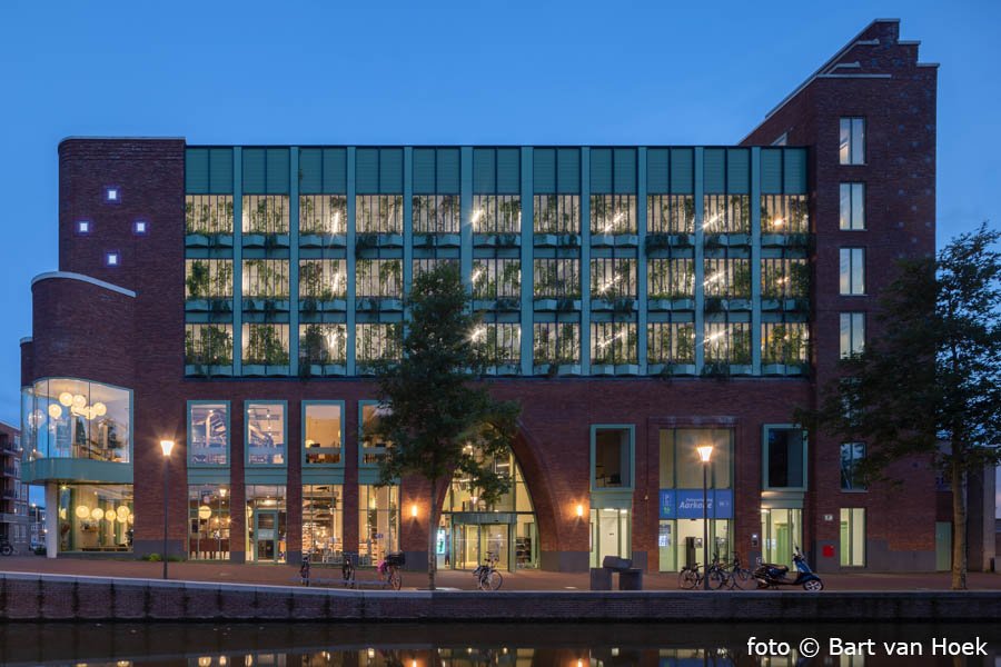 Bibliotheek en parkeergarage Alphen aan den Rijn (5/5), foto Bart van Hoek