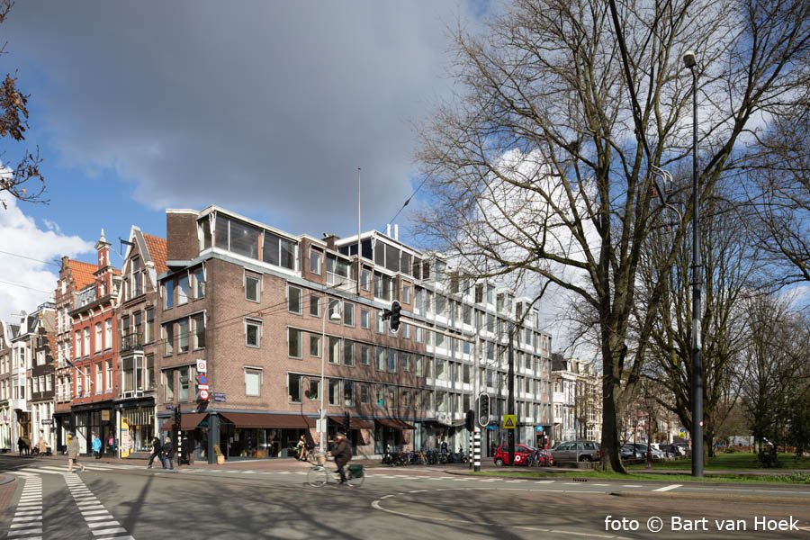 Gebouw aan het Frederiksplein te Amsterdam