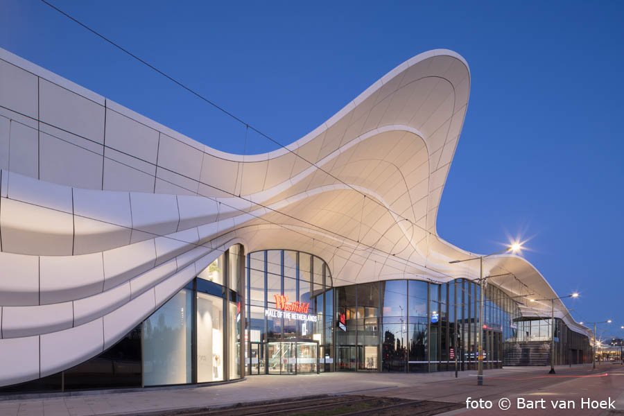 Entree van de Mall of the Netherlands in Leidschendam