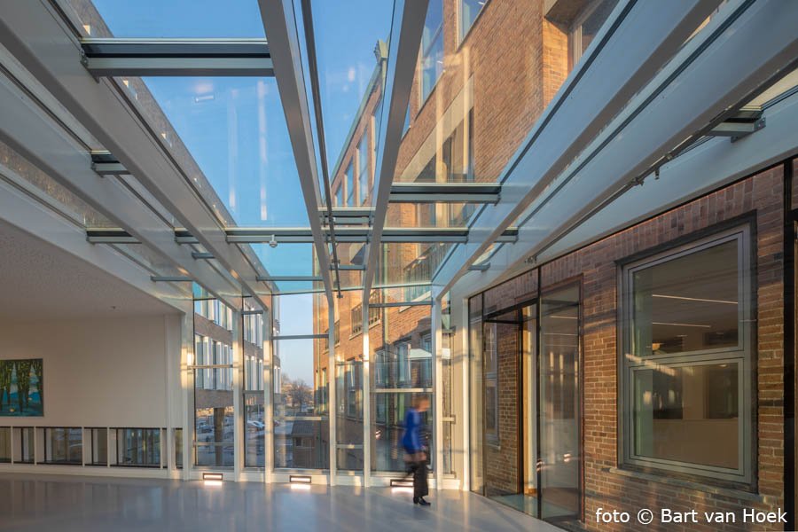 Stadhuis Hengelo, passerelle (3/12), foto Bart van Hoek