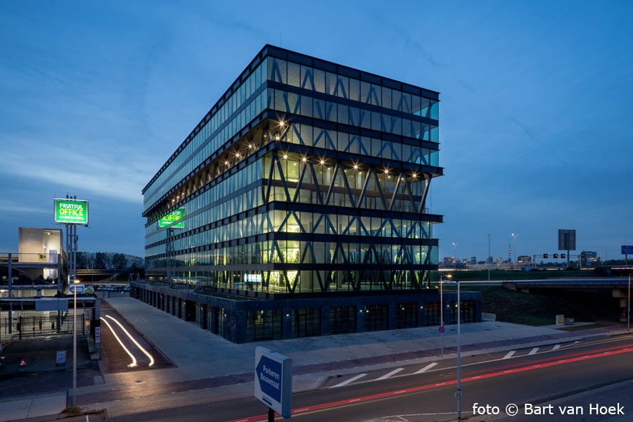 Kantoorgebouw the Joan aan de ringweg van Amsterdam