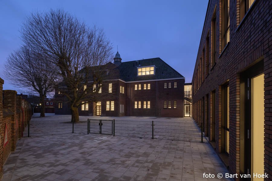 De gerenoveerde en uitgebreide Yunus Emre school in Den Haag