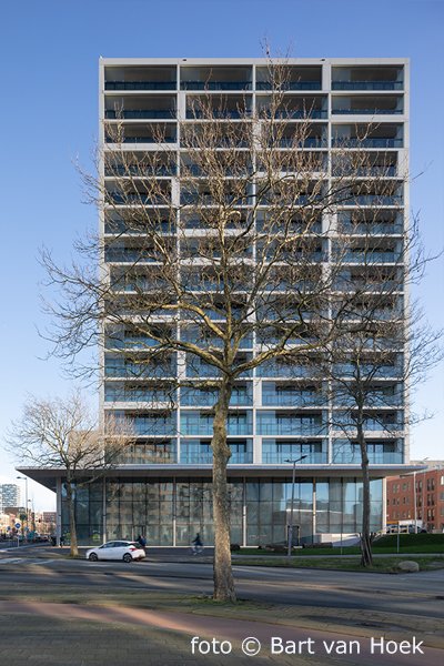 Huis op Zuid te Rotterdam, de kopgevel met woontoren (2/4), foto Bart van Hoek